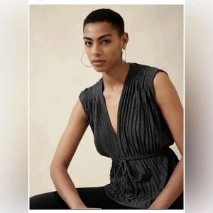 Banana Republic Short Sleeve Pleated V-Neck Charcoal tie front blouse Large